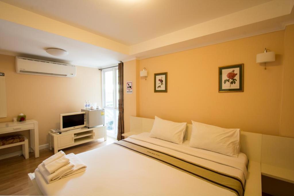 Triple Palms House Otel Chiang Mai Dış mekan fotoğraf